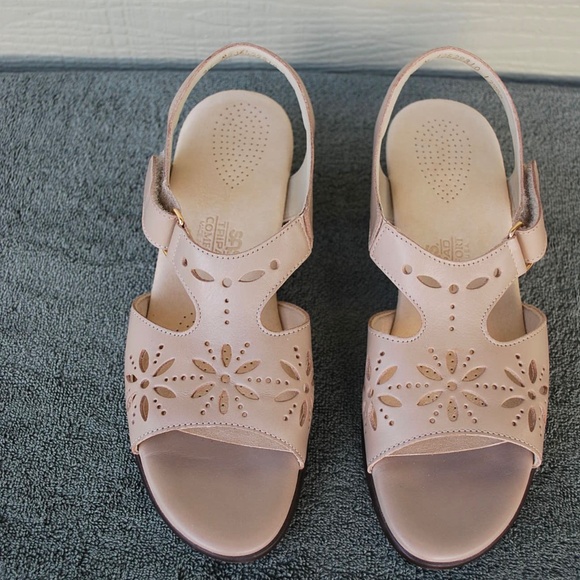 Ladies SAS Sunburst Cream Sandal - Picture 1 of 3